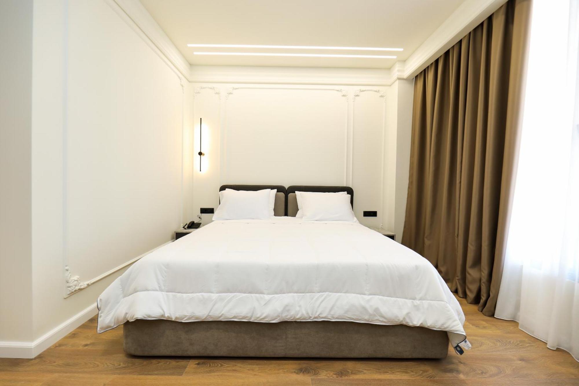 Adore 4* Vlorë