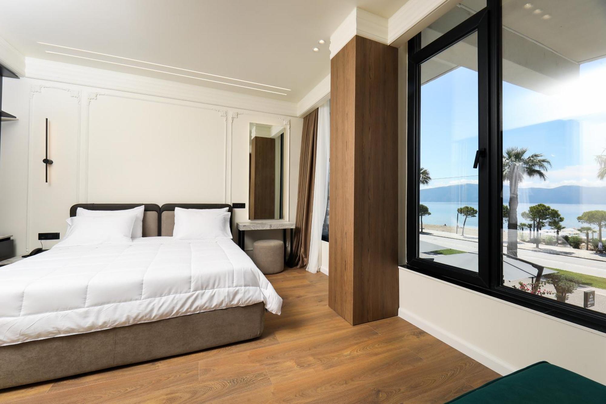 Adore Hotell 4*