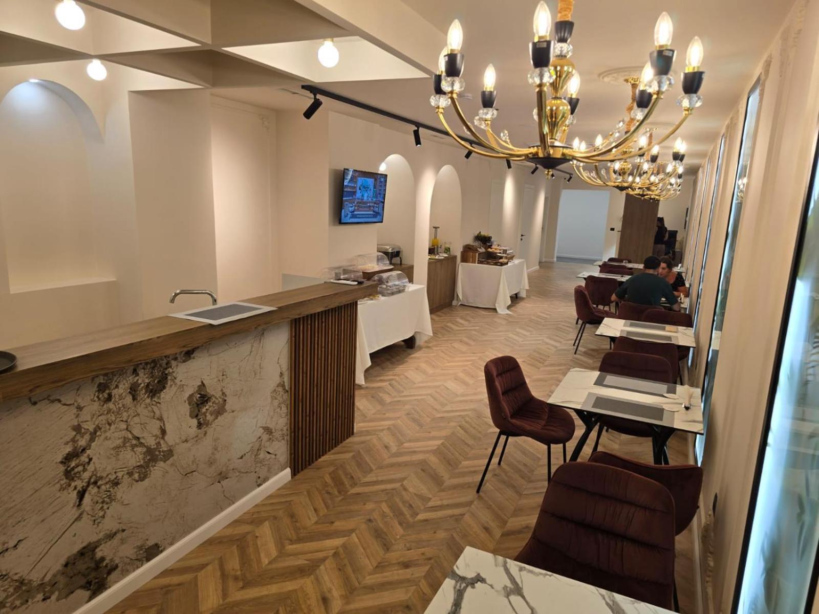 Hotell Adore Vlorë